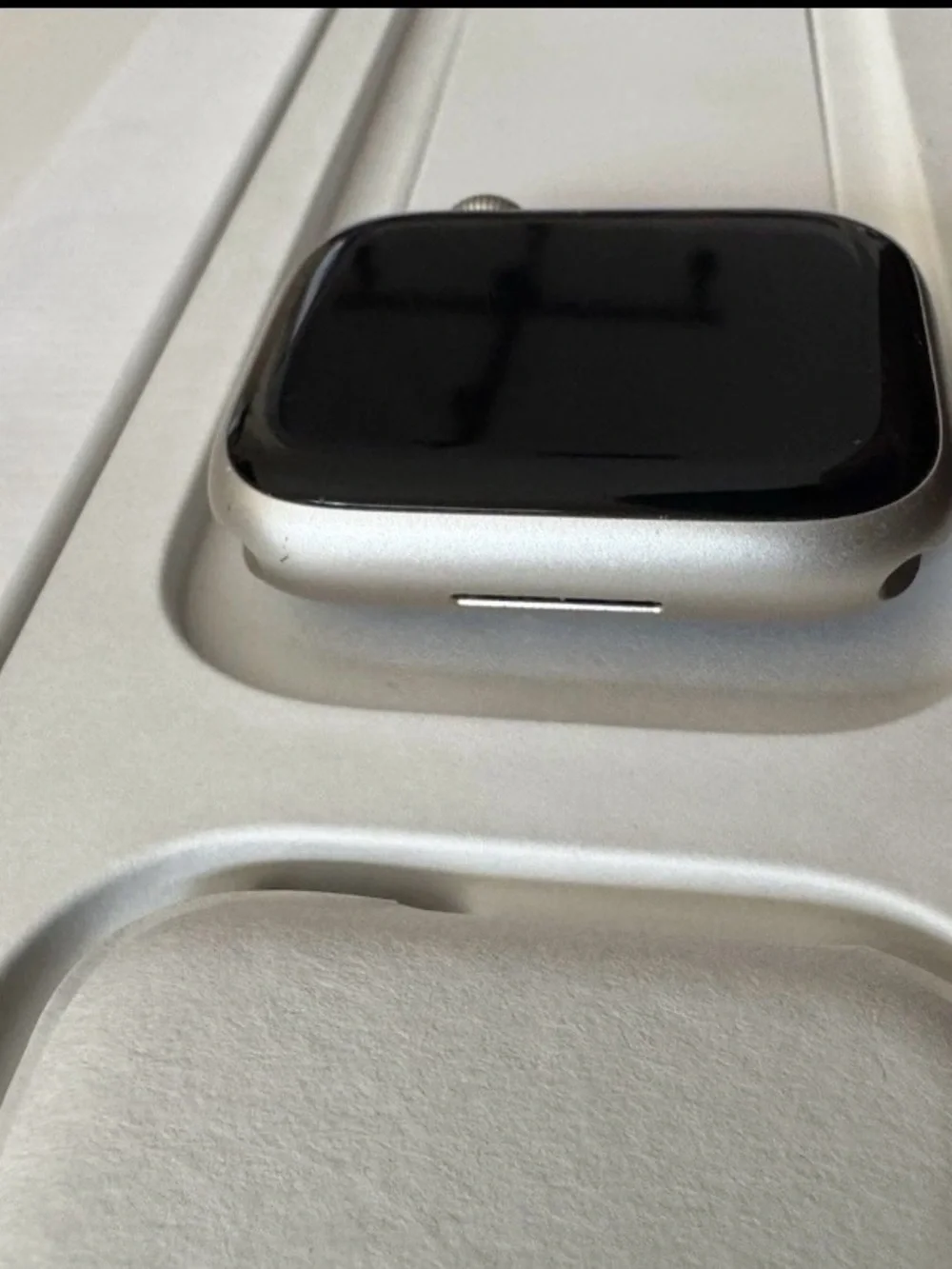 Apple Watch Series 7 | 45 mm | Starlight Casing with English Lavender Watchbands
